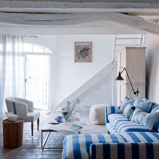 Fehér - kék nappali